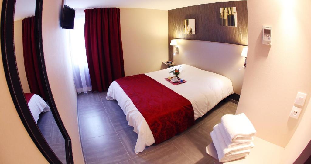 Hotel Le Coudon La Farlède Szoba fotó
